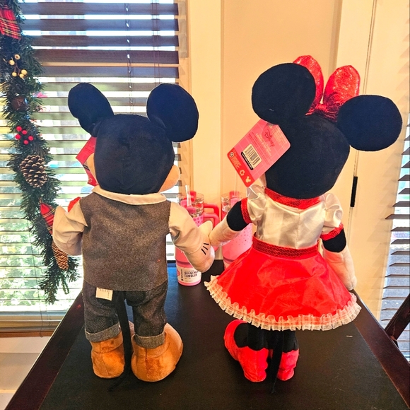 Disney Mickey and Minnie Mouse Valentine Greeters Plush 22" New with tags - Picture 7 of 8